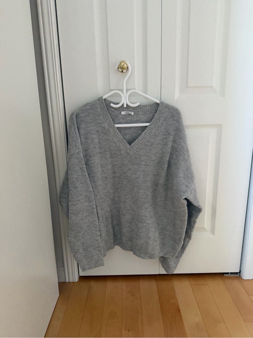 Ardene Light Gray V-Neck Ribbed Knit Sweater
